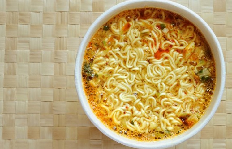 ހަ މަސް ދުވަހަށް ވާ ވަރަށް މެގީ ނޫޑްލްސް މުޅިން ހިލޭ