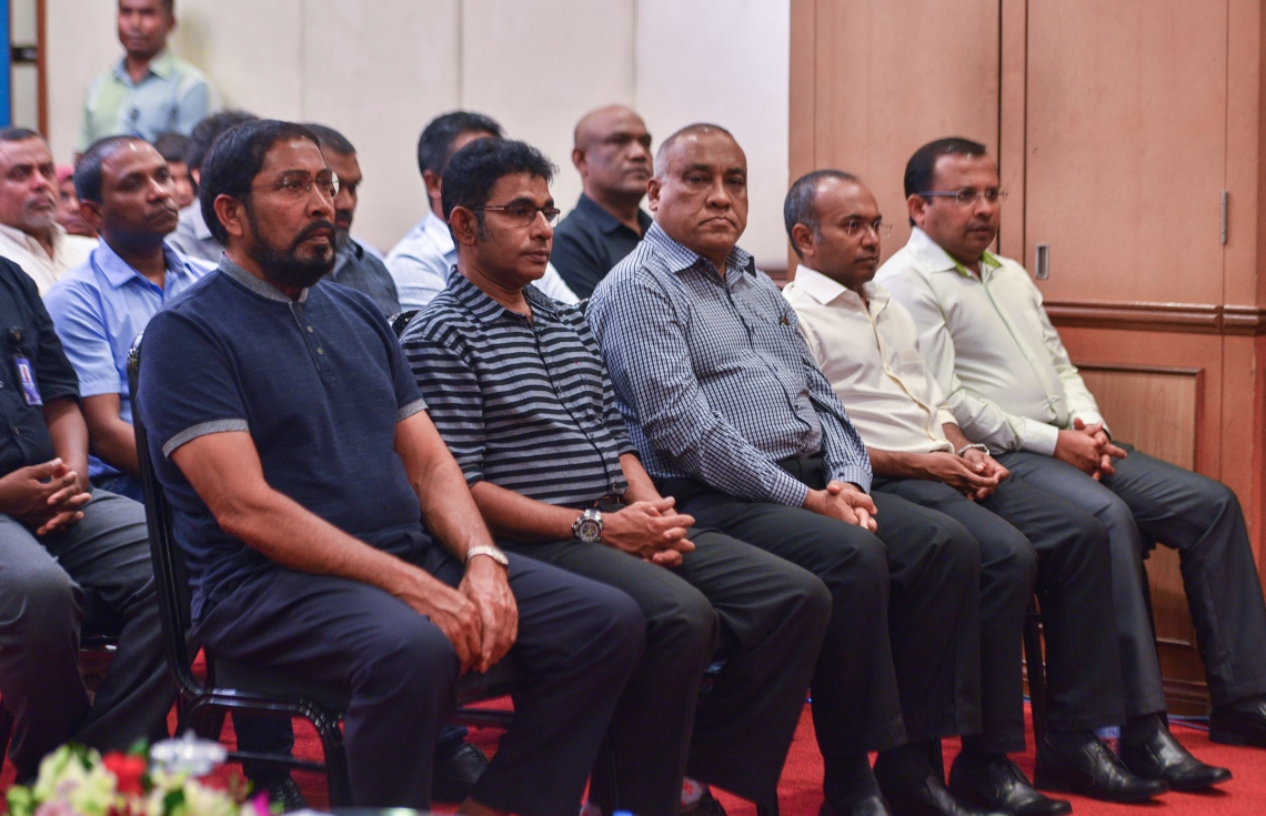 މާލެ: ޖޫން 21، 2017- މި ރޯދަމަހުގެ 27 ވިލޭރެއާ ދިމާކޮށް މައުމޫން ފައުންޑޭޝަނުން ބޭއްވި އިހްޔާ ޖަލްސާގައި އިދިކޮޅު ބައެއް ސިޔާސީ އިސްވެރިން ބައިވެރިވެވަޑައިގަންނަވަނީ.---މިހާރު ފޮޓޯ: ހުސެއިން ވަހީދު