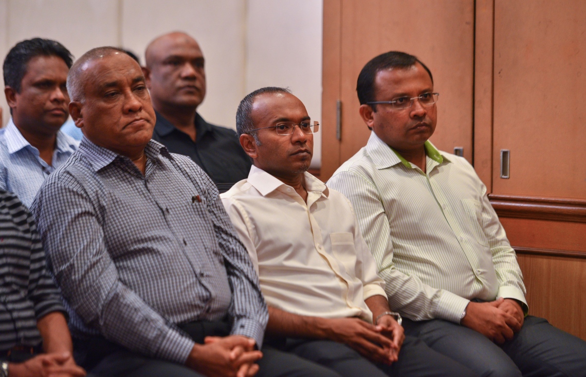 މާލެ: ޖޫން 21، 2017- މި ރޯދަމަހުގެ 27 ވިލޭރެއާ ދިމާކޮށް މައުމޫން ފައުންޑޭޝަނުން ބޭއްވި އިހްޔާ ޖަލްސާގައި (ކ-ވ) ޖުމްހޫރީ ޕާޓީގެ ޑެޕިއުޓީ ލީޑަރު އަބްދުﷲ ރިޔާޒް، އެމްޑީޕީގެ ޗެއާޕާސަން ހަސަން ލަތީފް އަދި ޖުމްހޫރީ ޕާޓީގެ ޑެޕިއުޓީ ލީޑަރު އަބްދުﷲ ކަމާލުއްދީން ބައިވެރިވެވަޑައިގަންނަވަނީ.---މިހާރު ފޮޓޯ: ހުސެއިން ވަހީދު