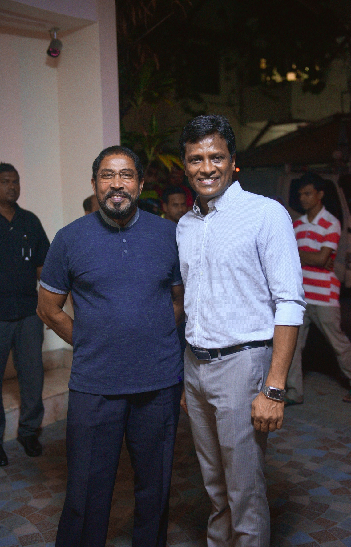 މާލެ: ޖޫން 21، 2017- މި ރޯދަމަހުގެ 27 ވިލޭރެއާ ދިމާކޮށް މައުމޫން ފައުންޑޭޝަނުން ބޭއްވި އިހްޔާ ޖަލްސާ އަށް ފަހު، ޖުމްހޫރީ ޕާޓީގެ ލީޑަރު ގާސިމް އިބްރާހީމާއި ކުރީގެ ހޯމް މިނިސްޓަރު އުމަރު ނަސީރު ފޮޓޯއަކަށް ހުއްޓިވަޑައިގެން.---މިހާރު ފޮޓޯ: ހުސެއިން ވަހީދު