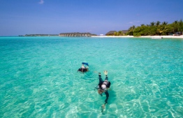 Tourists on a dive excursion at Summer Island Resort-