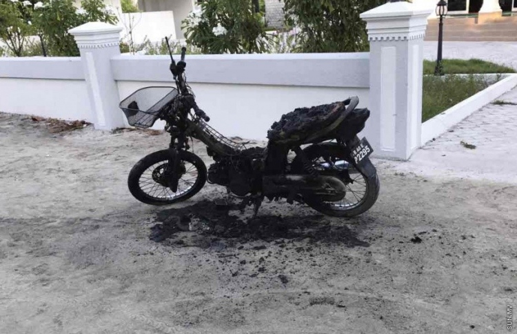 ސައިކަލްގައި ރޯކޮށްލި މީހުންގެ ބަންދަށް 12 ދުވަސް