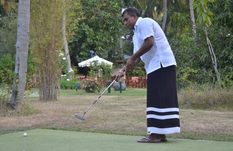 ޑރ. މައުސް: މިއީ އެހެން މީހެއް