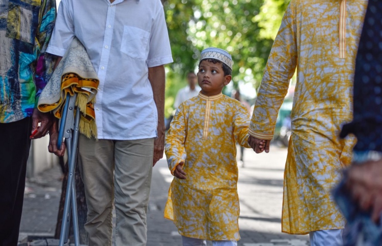 ބޭރުގައި އުޅޭ ދިވެހިން މިއަދު އީދު ކުރަން އަންގައިފި