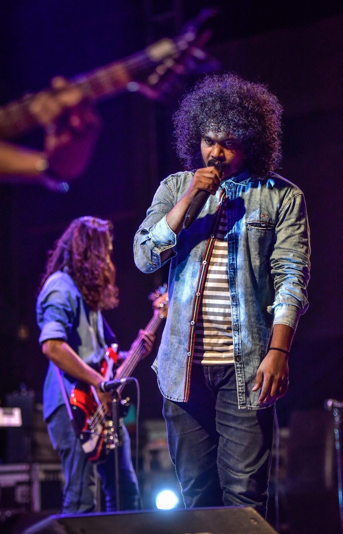 މާލެ: ޖޫން 26، 2017- ފިތުރު އީދުގެ އުފަލުގައި ހަބޭސް ބޮޑުބެރު ގުރޫޕުން ބޭއްވި މިއުޒިކް ޝޯ ގައި ތޮލާލް ލަވަކިޔަނީ: މި ޝޯ އަށް ޒުވާނުންގެ ފަރާތުން ލިބުނު ތަރުހީބާ މެދު ހަބޭސް އިން ހިތްހަމަޖެހޭ.---މިހާރު ފޮޓޯ: ނިޝާން އަލީ