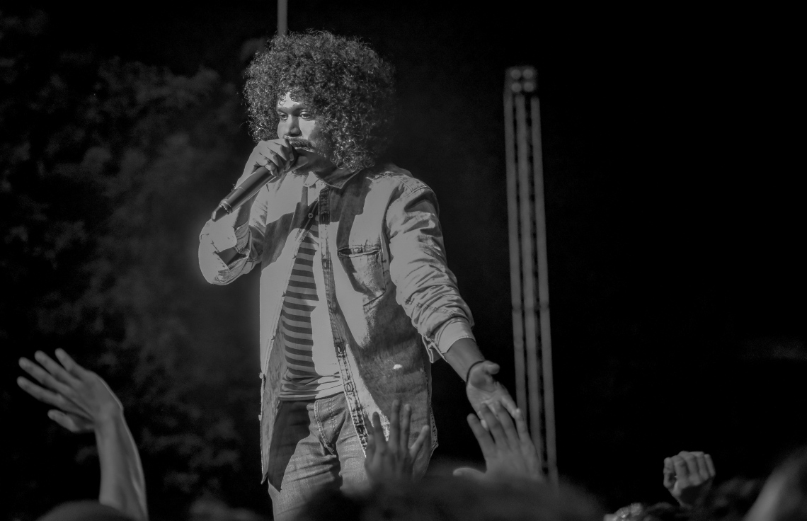 މާލެ: ޖޫން 26، 2017- ފިތުރު އީދުގެ އުފަލުގައި ހަބޭސް ބޮޑުބެރު ގުރޫޕުން ބޭއްވި މިއުޒިކް ޝޯ ގައި ތޮލާލް ލަވަކިޔަނީ: މި ޝޯ އަށް ޒުވާނުންގެ ފަރާތުން ލިބުނު ތަރުހީބާ މެދު ހަބޭސް އިން ހިތްހަމަޖެހޭ.---މިހާރު ފޮޓޯ: ނިޝާން އަލީ