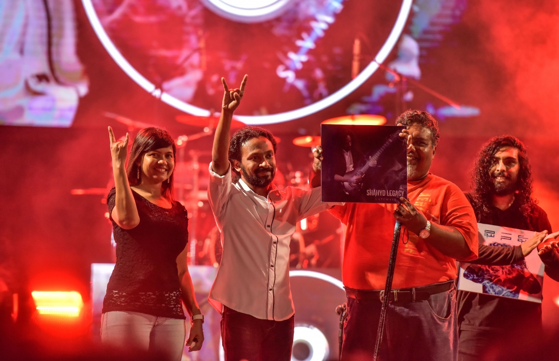 މާލެ: ޖޫން 26، 2017- ފިތުރު އީދުގެ އުފަލުގައި ހަބޭސް ބޮޑުބެރު ގުރޫޕުން ބޭއްވި މިއުޒިކް ޝޯ ގެ ތެރެއިން: މި ޝޯ އަށް ޒުވާނުންގެ ފަރާތުން ލިބުނު ތަރުހީބާ މެދު ހަބޭސް އިން ހިތްހަމަޖެހޭ.---މިހާރު ފޮޓޯ: ނިޝާން އަލީ