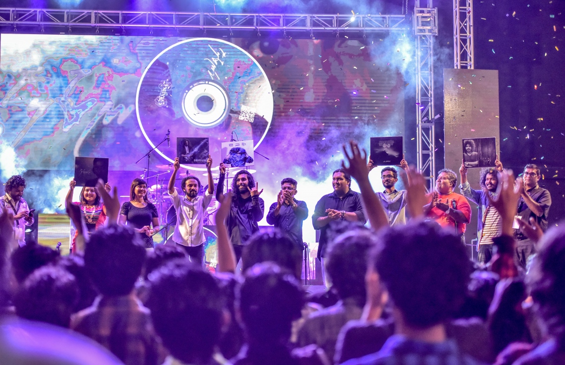 މާލެ: ޖޫން 26، 2017- ފިތުރު އީދުގެ އުފަލުގައި ހަބޭސް ބޮޑުބެރު ގުރޫޕުން ބޭއްވި މިއުޒިކް ޝޯ ގެ ތެރެއިން: މި ޝޯ އަށް ޒުވާނުންގެ ފަރާތުން ލިބުނު ތަރުހީބާ މެދު ހަބޭސް އިން ހިތްހަމަޖެހޭ.---މިހާރު ފޮޓޯ: ނިޝާން އަލީ