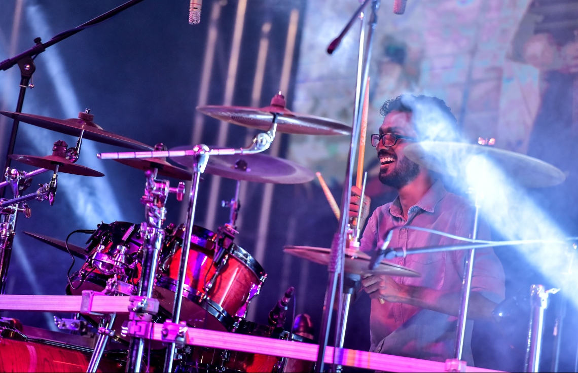 މާލެ: ޖޫން 26، 2017- ފިތުރު އީދުގެ އުފަލުގައި ހަބޭސް ބޮޑުބެރު ގުރޫޕުން ބޭއްވި މިއުޒިކް ޝޯ ގެ ތެރެއިން.---މިހާރު ފޮޓޯ: ނިޝާން އަލީ