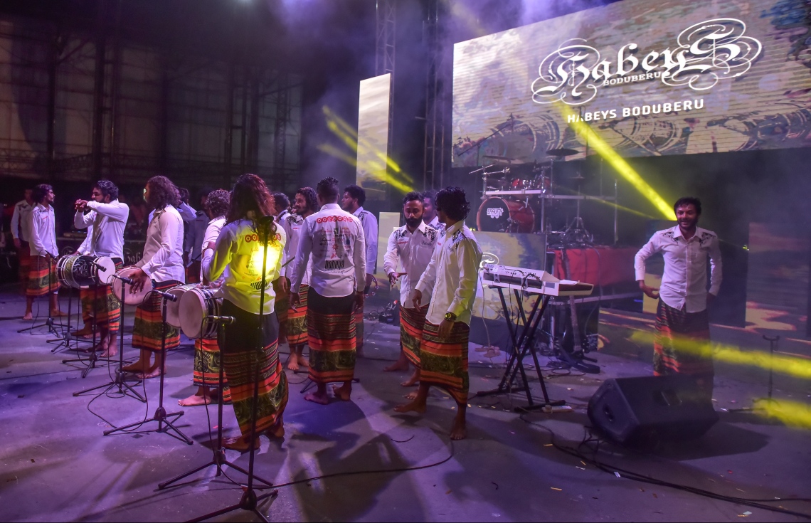 މާލެ: ޖޫން 26، 2017- ފިތުރު އީދުގެ އުފަލުގައި ހަބޭސް ބޮޑުބެރު ގުރޫޕުން ބޭއްވި މިއުޒިކް ޝޯ ގެ ތެރެއިން.---މިހާރު ފޮޓޯ: ނިޝާން އަލީ