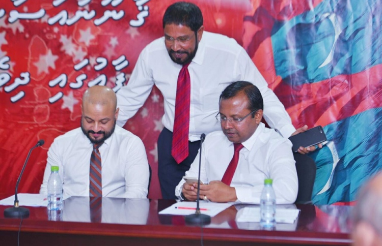 ފާރިސް ރިޝްވަތު ދިން ކަމުގެ ހެކި އެބަހުރި: ޕޮލިސް