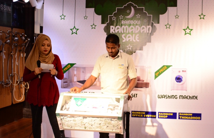 އަގުބޮޑު އިނާމްތަކާއެކު ރެއިންބޯގެ ރޯދަ ސޭލް ފަށައިފި