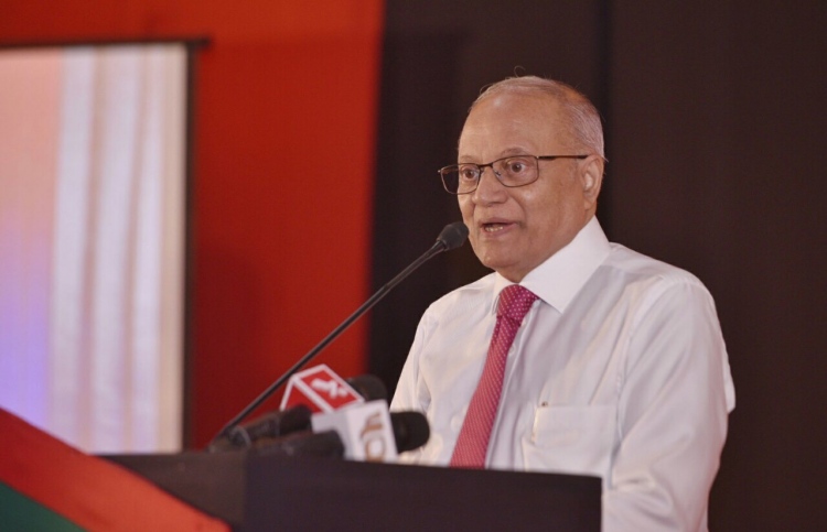 45 ނޫން، 60 އަށް އަދަދު އަރަން ޖެހޭ: މައުމޫން