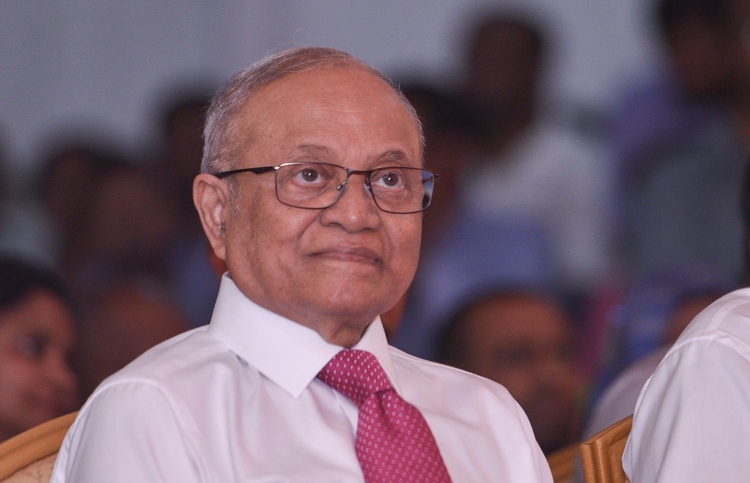 މުންދު ވާހަކަ ދެއްކެވީ މަގާމުގެ ދިފާއުގައި: މައުމޫން