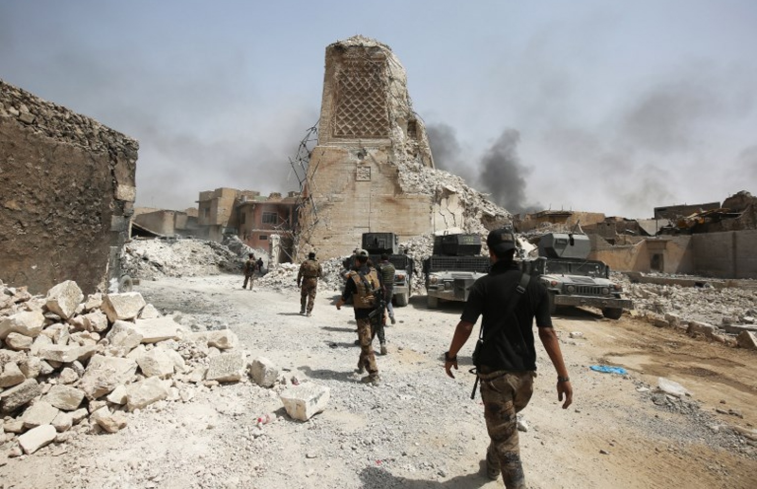 އިސްލާމިކް ސްޓޭޓް (އައިއެސް) ގެ ބާރުގެ ދަށުން މޫސަލް ހިފުމަށް އިރާގު ސިފައިން ދިން އެންމެ ފަހުގެ ހަމަލާތަކުގެ ތެރެއިން. --ފޮޓޯ:އޭއެފްޕީ