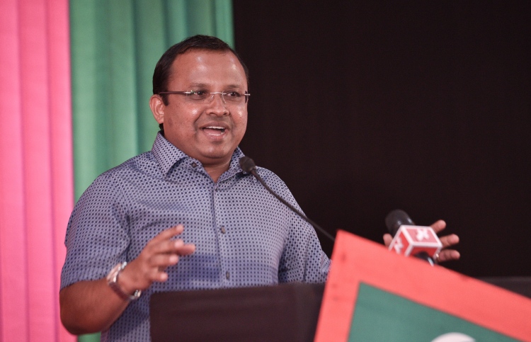 ރިޔާޒަށް ހުކުމް ކުރުން މިއަދަށް ތާވަލުކޮށްފި