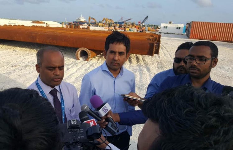 އާ ރަންވޭ އަށް ހިއްކި ސަރަހައްދު ޝީޓް ޕައިލް ކުރަނީ