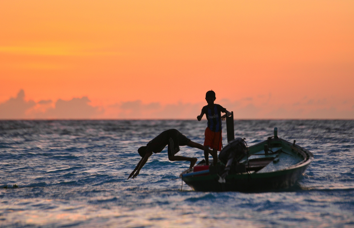 ރަށެއްގައި ކުޑަކުދިންތަކެއް ކުޅެނީ-- ފޮޓޯ: ހުސެން ވަހީދު/ މިހާރު