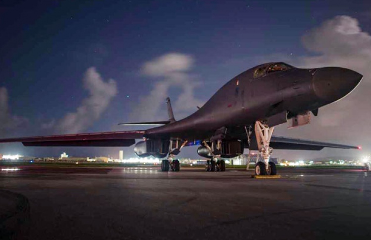 އެމެރިކާގެ ބޮންއަަޅާ ބޯޓުތައް ކޮރެއާ ކައިރިން ދަތުރުކޮށްފި