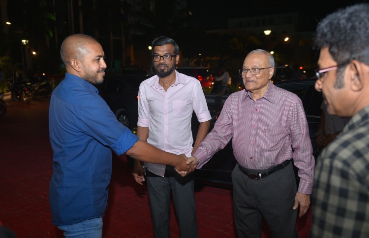 މައުމޫން ސިންގަޕޫރަށް ފުރާވަޑައިގެންފި