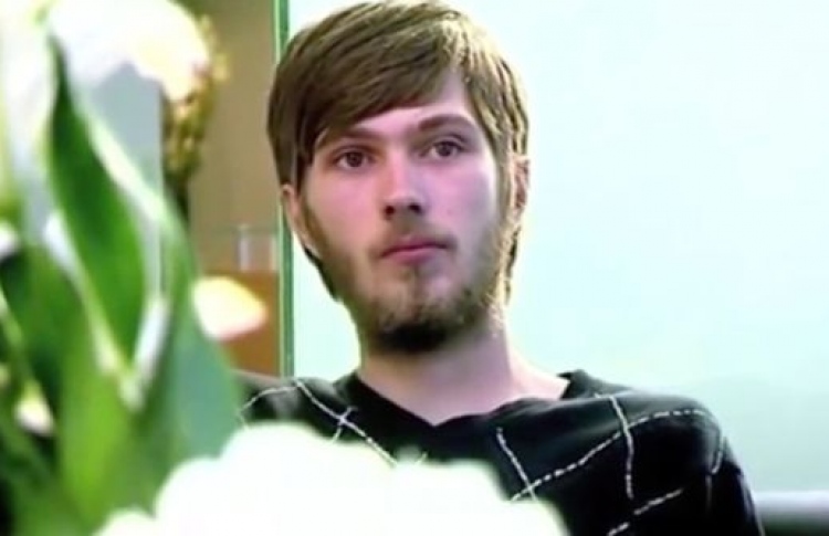 މި މީހާ ދަތް ނޫނގުޅައި 20 އަހަރު ހުރި