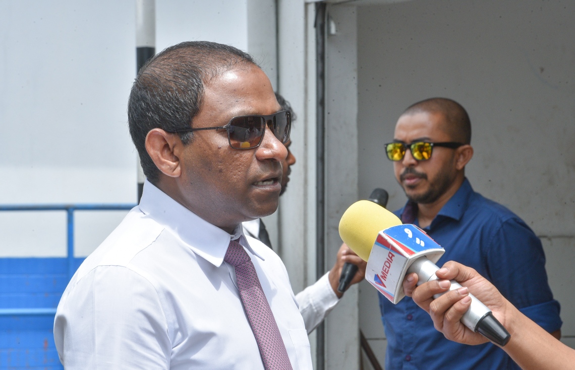 މާލެ: ޖުލައި 9، 2017- ފުލުހުންގެ ތަހުގީގެއްގައި ފޯނެއް ހުޅުވައި ނުދިން މައްސަލާގައި ކިނބިދޫ ދާއިރާގެ މެމްބަރު އަބްދުﷲ ރިޔާޒަށް ކުރި ދައުވާ ސާބިތުނުވާ ކަމަށް ކްރިމިނަލް ކޯޓުން ހުކުމްކުރުމުން، އެކަމުގެ އުފަލުގައި ވިލިނގިލީ ދާއިރާގެ މެމްބަރު ސައުދު ހުސެއިން މީޑިއާއާ ވާހަކަ ދައްކަވަނީ.---މިހާރު ފޮޓޯ: ހުސެއިން ވަހީދު