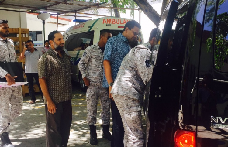 ނާޒިމާއި އިމްރާން ޑޮކްޓަރަށް ދައްކައިފި