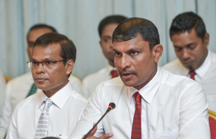 ފަލާހުގެ ވާހަކަތަކުން ރިޔާޒް ރަޝީދު ހިތްހަމަނުޖެހިއްޖެ!