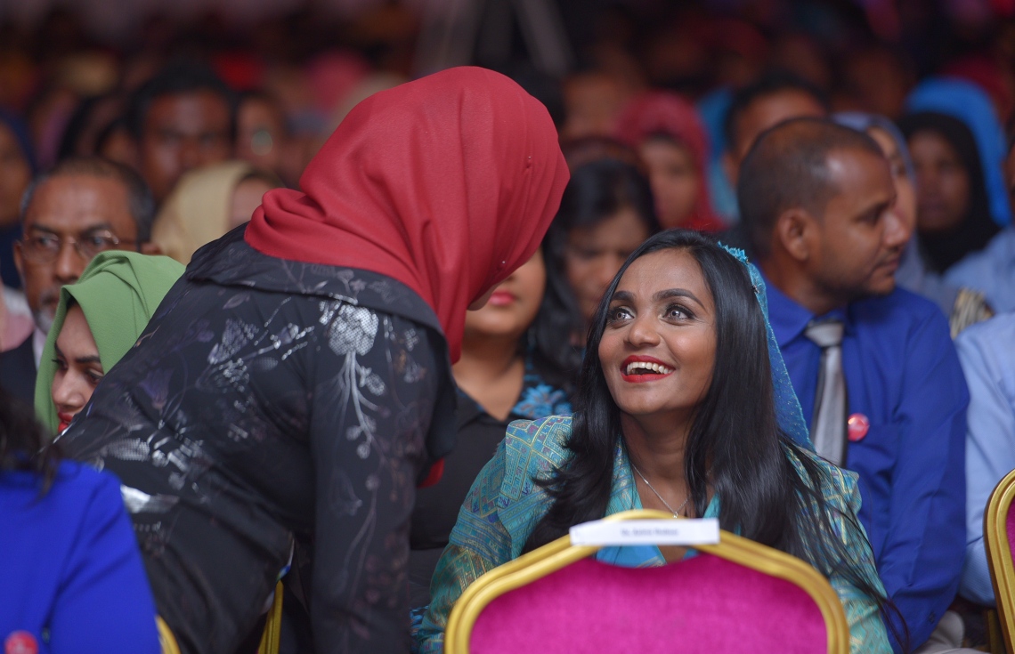 މާލެ: ޖުލައި 13، 2017- މިދިޔަ އަހަރުގެ އޯ ލެވެލް އިމްތިހާނުގެ ގަދަ 10 ގައި ހިމެނުނު ދަރިވަރުންނަށް އިނާމު ދިނުމަށް ބޭއްވި ހަފުލާގެ ތެރެއިން: މި އިމްތިހާނުގައި ދުނިޔޭގެ ފެންވަރުގައި އެކި މާއްދާތަކުން ގަދަ 10 ގައި ރާއްޖޭގެ 48 ދަރިވަރަކު ވެސް ހިމެނުނު. އަދި ރާއްޖޭގެ ގަދަ 10 ގައި 589 ދަރިވަރަކަށް ހިމެނިފައިވޭ.---މިހާރު ފޮޓޯތައް: ހުސެއިން ވަހީދު