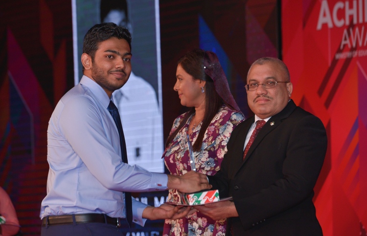 ދުނިޔޭގެ ގަދަ 10 ގައި ދިވެހި 48 ދަރިވަރުން