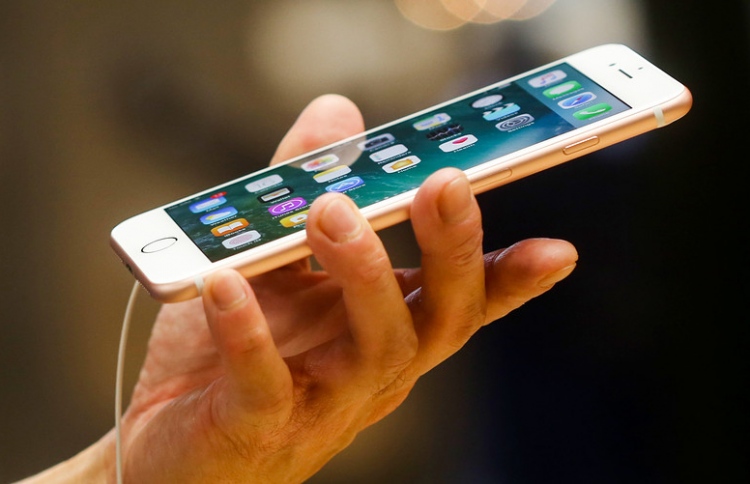 ކުއަލްކޮމް ބޭނުންވަނީ ކޯޓުން ބޭރު ހައްލެއް