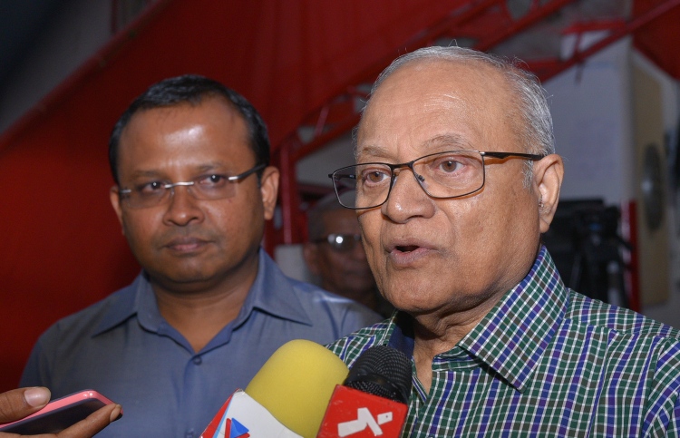 ހަތަރު މެމްބަރުންގެ ގޮނޑިއެއް ނުގެއްލޭނެ: މައުމޫން