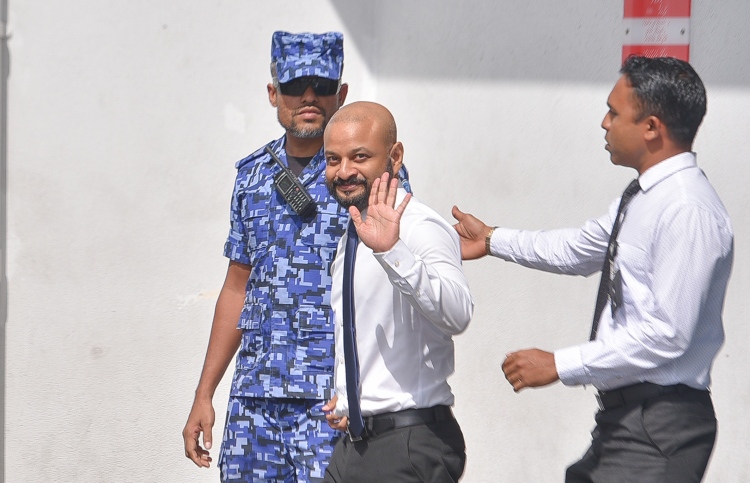 ފާރިސް ޝަރީއަތް ނިމެންދެން ބަންދަށް