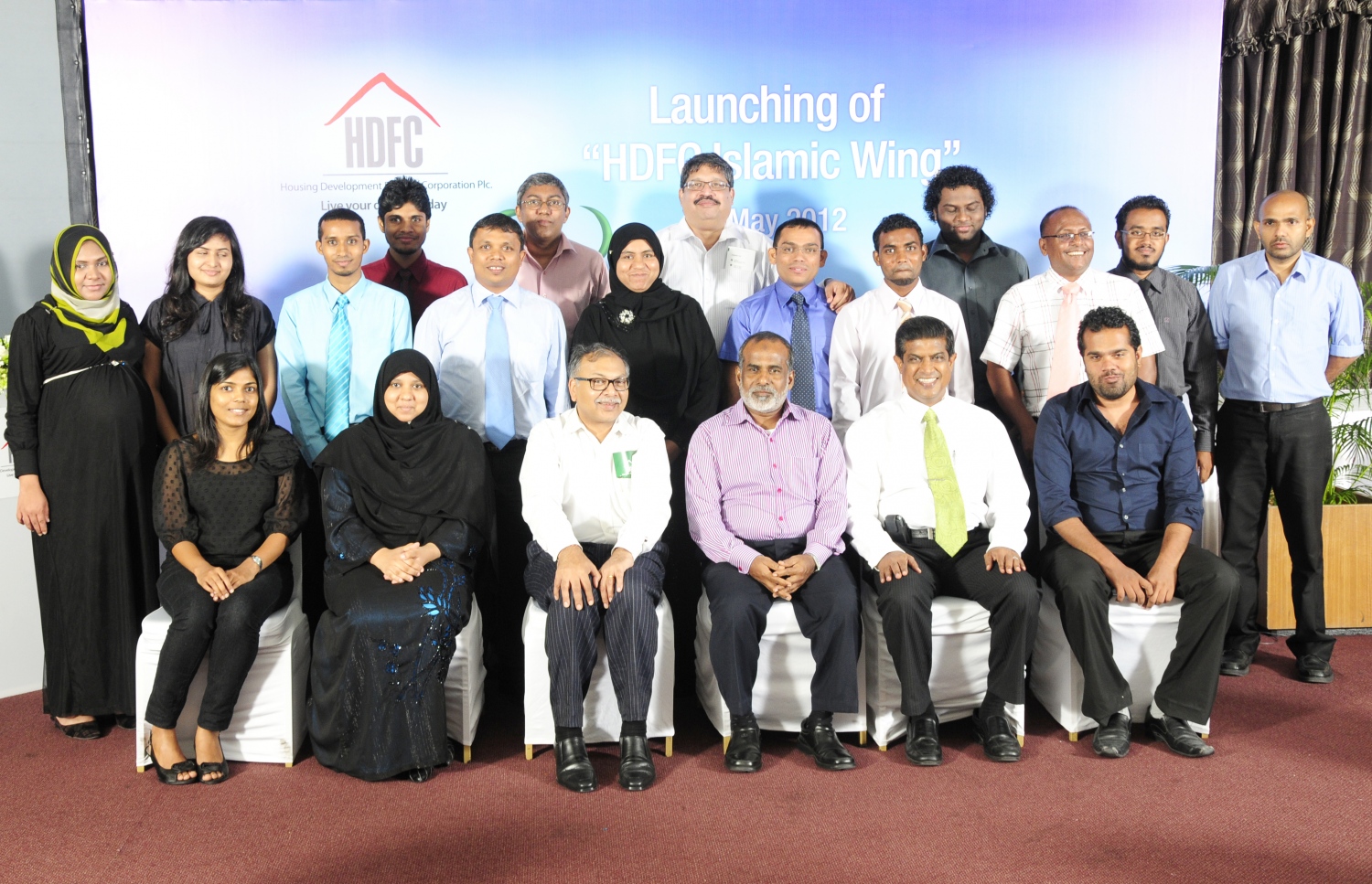 އެޗްޑީއެފްސީގެ އިސްލާމިކް ވިންޑޯ ތައާރަފްކުރުމަށް ބޭއްވި ރަސްމިއްޔާތުގައި އެ ކުންފުނީގެ އިސް ވެރިން ބައިވެރިވެވަޑައިގަންނަވަނީ