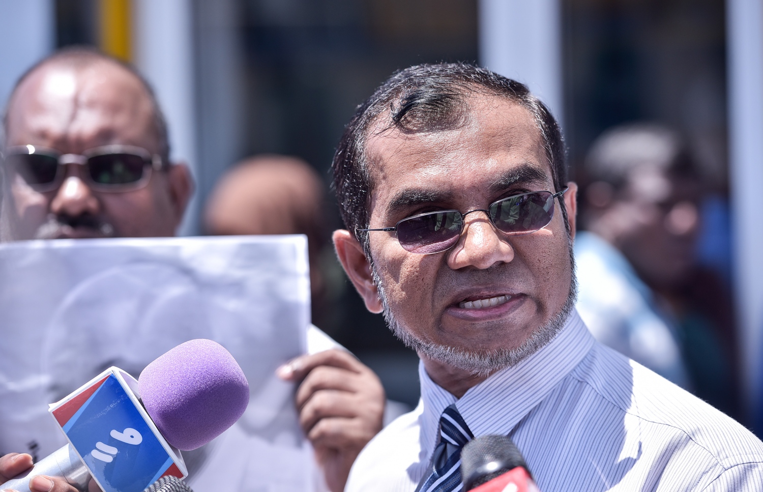 ގައުމީ ސަލާމަތާ ބެހޭ ކޮމިޓީގެ މުގައްރިރު އިބްރާހިމް މުހައްމަދު ދީދީ: ބޭރުގެ އިންވެސްޓަރުންނަށް ރާއްޖެ އިން ބިން ހިއްކައިގެން މިލްކު ކުރެވޭ ގޮތަށް ގާނޫނުއަސާސީ އަށް ގެނައި އިސްލާހު ބާތިލް ކުރުމާ މެދު ކޮމިޓީން ގޮތެއް ނިންމުމުގެ ސުންގަޑީގެ ކުރިން ވެސް މެމްބަރުން ބޭނުން ނަމަ އެކަން ކުރެއްވޭނެ ކަމަށް ވިދާޅުވި.