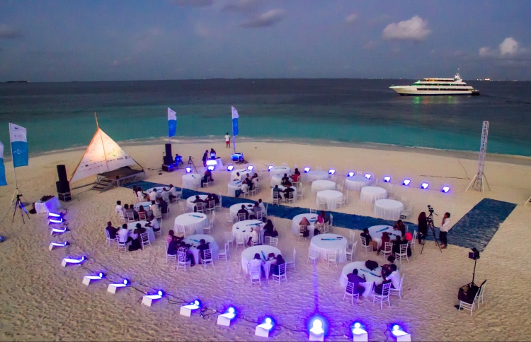 މެރިން އެކްސްޕޯގައި ކުރެހުމުގެ މުބާރާތެއް ބާއްވަނީ