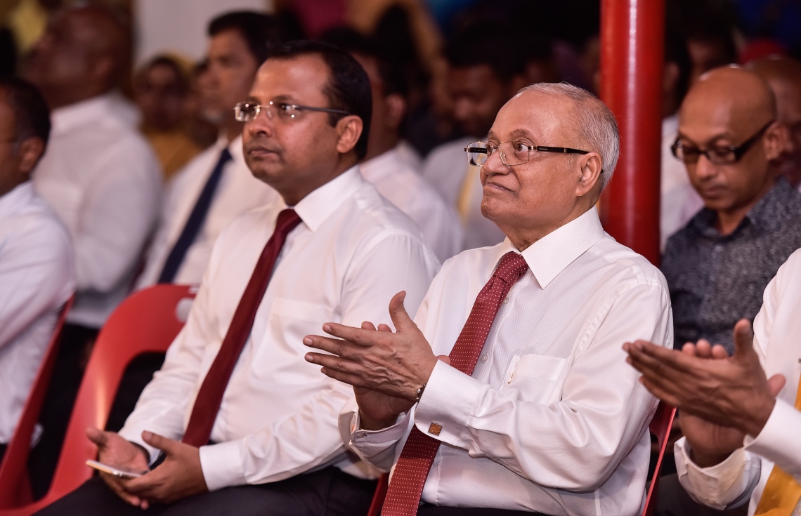 ޖުލައި 23، 2017- އިދިކޮޅު ފަރާތްތަކުން މ. ކުނޫޒްގައި ބޭއްވި ޖަލްސާގައި ކުރީގެ ރައީސް މައުމޫން އަބްދުލް ގައްޔޫމް ބައިވެރިވެވަޑައިގަންނަވަނީ.---މިހާރު ފޮޓޯ: ހުސެއިން ވަހީދު