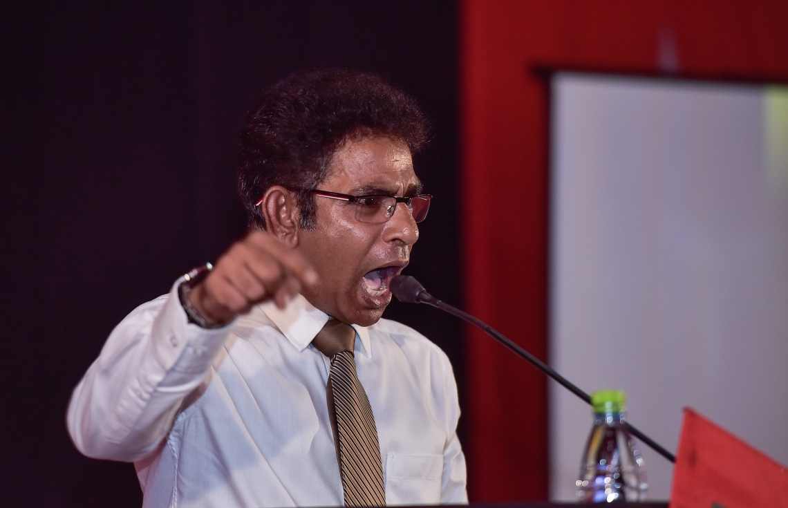 ޖުލައި 23، 2017- އިދިކޮޅު ފަރާތްތަކުން މ. ކުނޫޒްގައި ބޭއްވި ޖަލްސާގައި ތުލުސްދޫ ދާއިރާގެ ކުރީގެ މެމްބަރު މުހައްމަދު ވަހީދު (ލޯޔަރު ވައްޑެ) ވާހަކަ ދައްކަވަނީ.---މިހާރު ފޮޓޯ: ހުސެއިން ވަހީދު