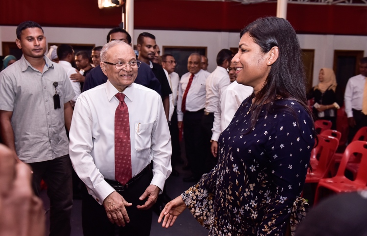 ލީޑަރުންނަށް މުހިންމީ ވެރިކަމެއް ނޫން: ރޮޒެއިނާ