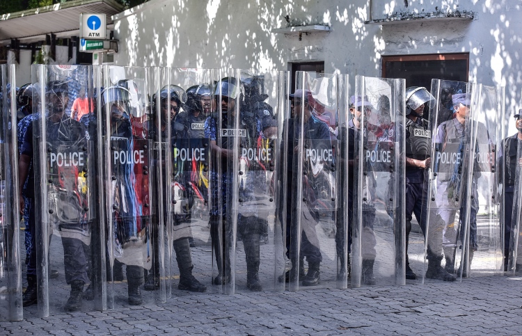 ދެ ފުލުހެއްގެ މައްސަލަ ބަލައިދޭން އެންއައިސީ އަށް