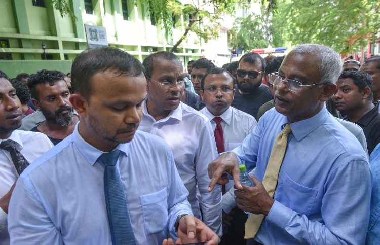 ރިޔާޒާއި ފަލާހް ފުލުސް އޮފީހަށް ހާޒިރުވާން އަންގައިފި