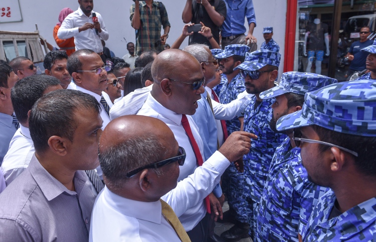 ޣައިރުގާނޫނީ ކަންމުން ރައްޔިތުން ދުރުވާން ގޮވާލައިފި