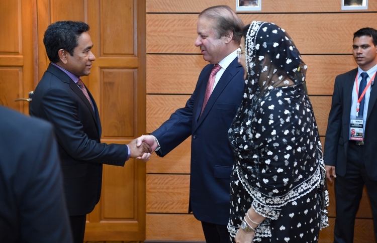 ޕާކިސްތާނުގެ ބޮޑުވަޒީރުގެ ދެކަނބަލުން ފުރާވަޑައިގެންފި