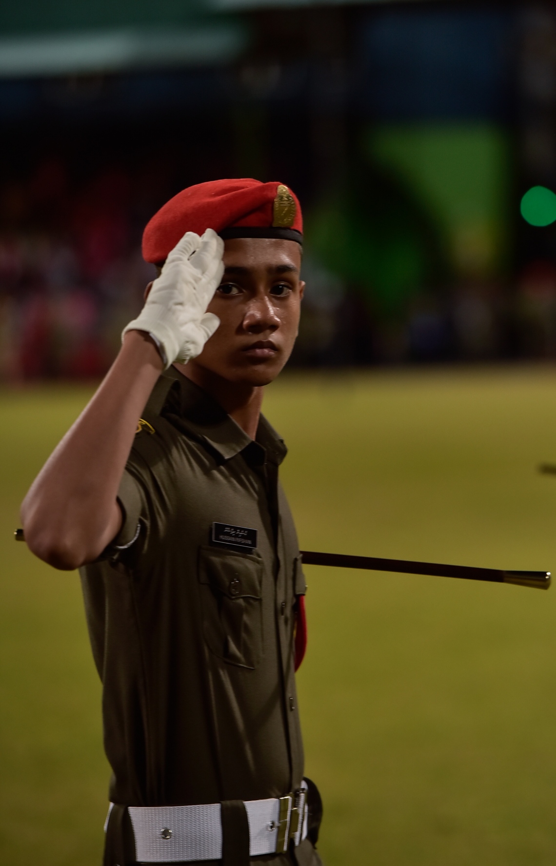 މާލެ: ޖުލައި 26، 2017: މި އަހަރުގެ މިނިވަން ދުވަހާ ގުޅިގެން ގަލޮޅު ދަނޑުގައި ބޭއްވި ހެވިކަމާއި ކުޅިވަރުތަކުގެ ތެރެއިން ކެޑޭޓަކު ސެލިއުޓް ނަގަނީ.---މިހާރު ފޮޓޯ: ހުސެއިން ވަހީދު