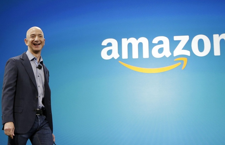 މިހާރު އެންމެ މުއްސަނދީ އެމެޒޯންގެ ސީއީއޯ ޖެފް ބޭޒޯސް