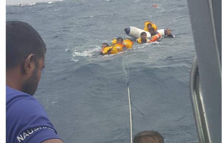 ލޯންޗެއް އަޑިއަށް ގޮސް، ކަނޑުވި ބަޔަކު ސަލާމަތްކޮށްފި