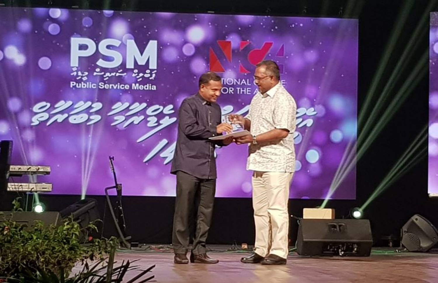 އެންމެ މޮޅު ޑައިރެކްޓަރުގެ އެވޯޑާ ނޫރު ހަވާލު ވަނީ.