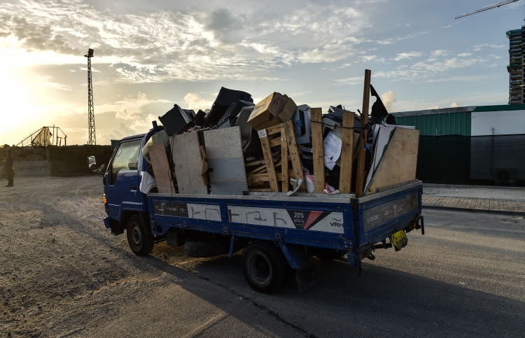 އުސޫލުތަކާ ޚިލާފަށް ކުނި އުފުލާ ނަމަ ޖޫރިމަނާ ކުރަނީ