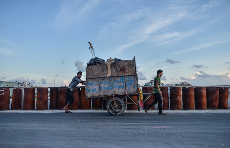 ކުނި އެޅުން ހުއްޓުވަން ފުލުހުން އަވަދި ނެތި!