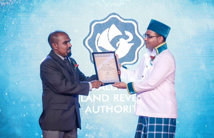 މީރާގެ ވެރިން ވަކިކުރުމުގެ ބާރު މަޖިލިހަށް ދެނީ